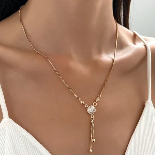 Elegante Y-Kette mit funkelndem Kristall-Anhänger und Tropfen-Quasten