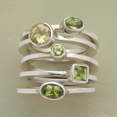 Vintage-Silberring mit grünem Glasstein und Schichten