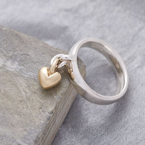 Vintage-Ring mit Herzanhänger