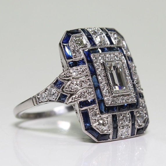 Vintage-Ring mit blauem Glanz
