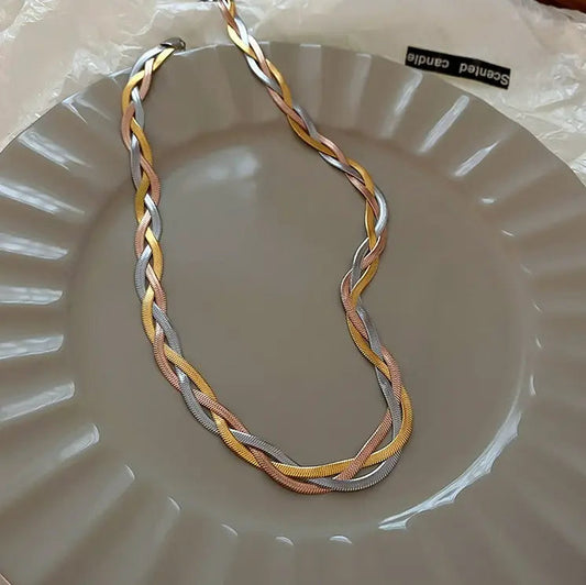 Mehrreihige geflochtene Schlangenkette im eleganten Tricolor-Design