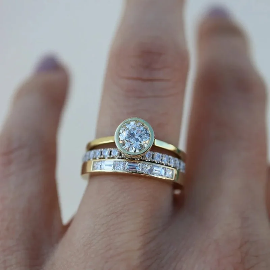 Set aus glänzenden Vintage-Ringen