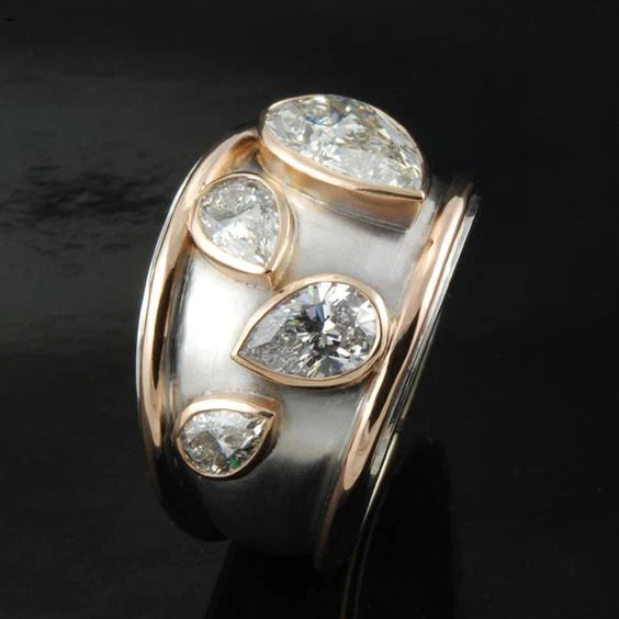 Vintage-Edelstahlring mit Zirkonen in Zargenfassung