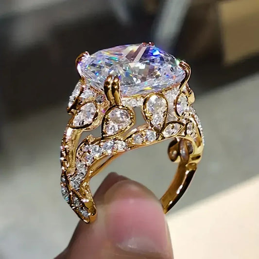 Luxuriöser Vintage-Ring mit glänzendem Mittelstein