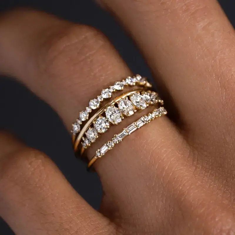 Set eleganter Vintage-Ringe mit Zirkonia