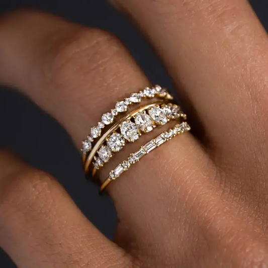 Set eleganter Vintage-Ringe mit Zirkonia