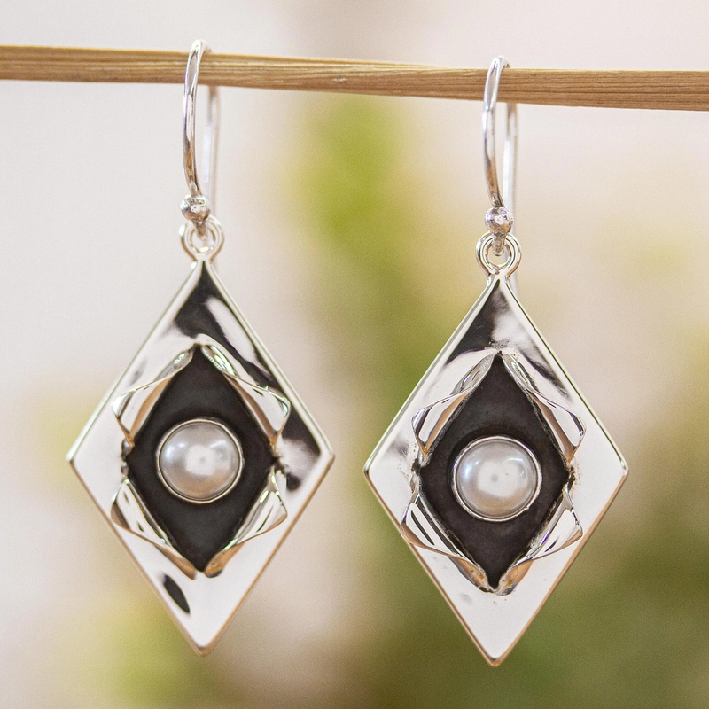 Elegante Perlenohrringe im Vintage-Stil mit Rhombus-Design
