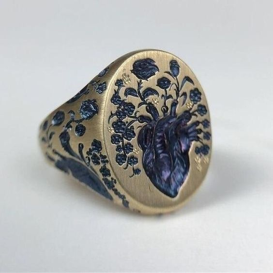 Vintage-Ring mit blauer Blume