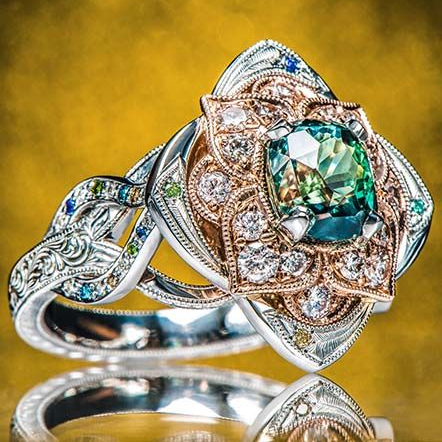 Ring mit Kristall-Mittenstein
