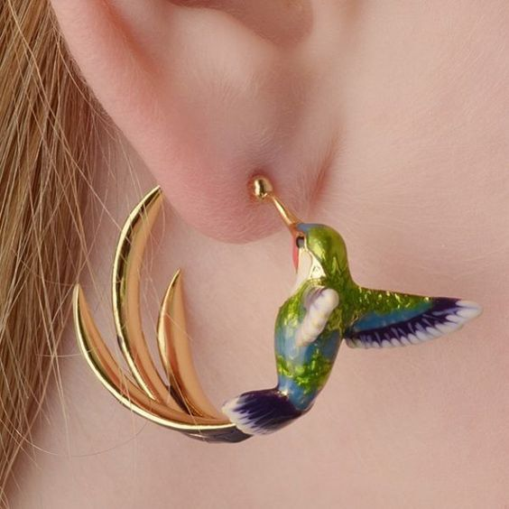 Handbemalte Kolibri Creolen für einen verspielten Look