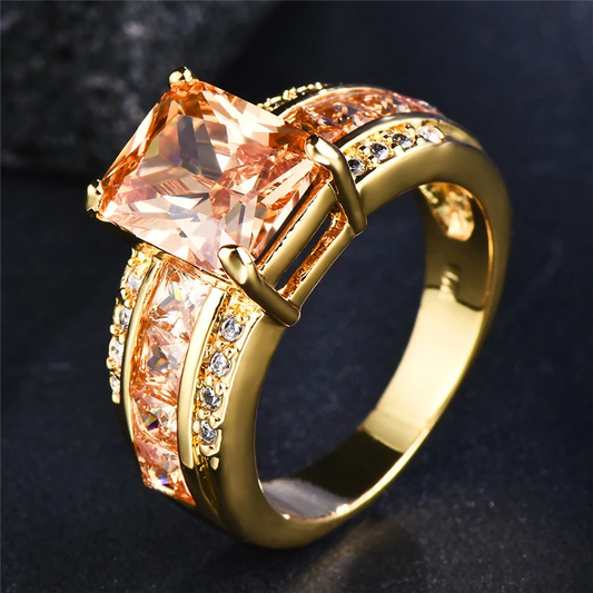 Ring mit orangefarbenem Kristall