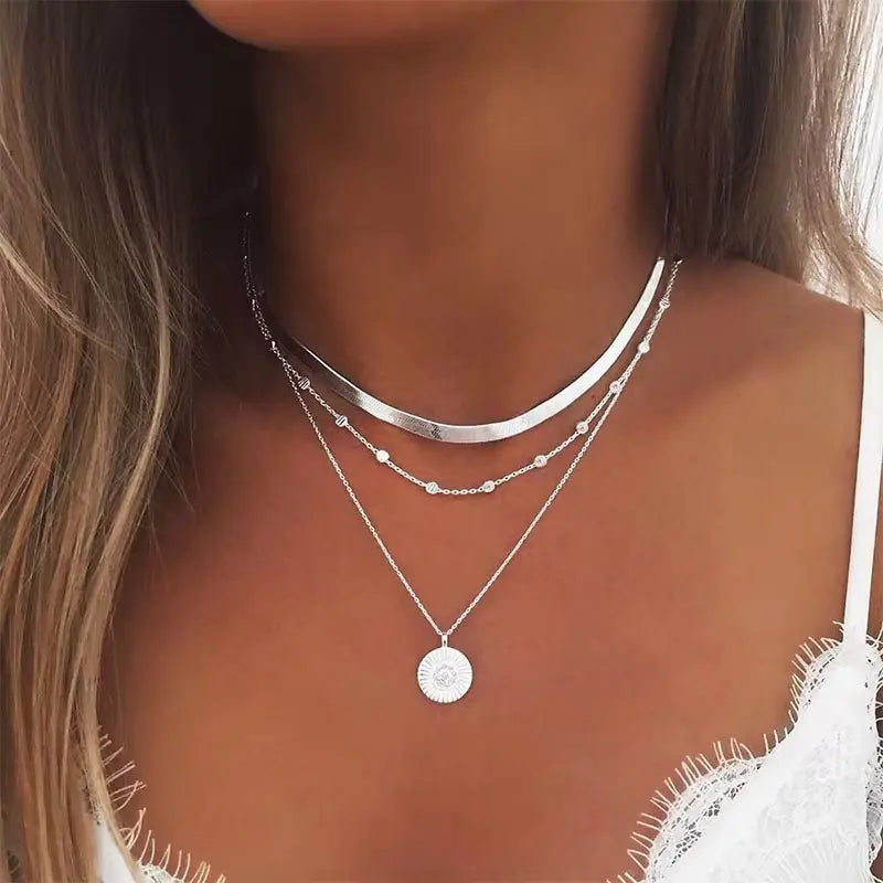 Schicker Zirkonia-Lagenlook-Collier mit Sonnen-Anhänger