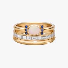 Vintage-Ring mit weißem Opal in Gold gefasst
