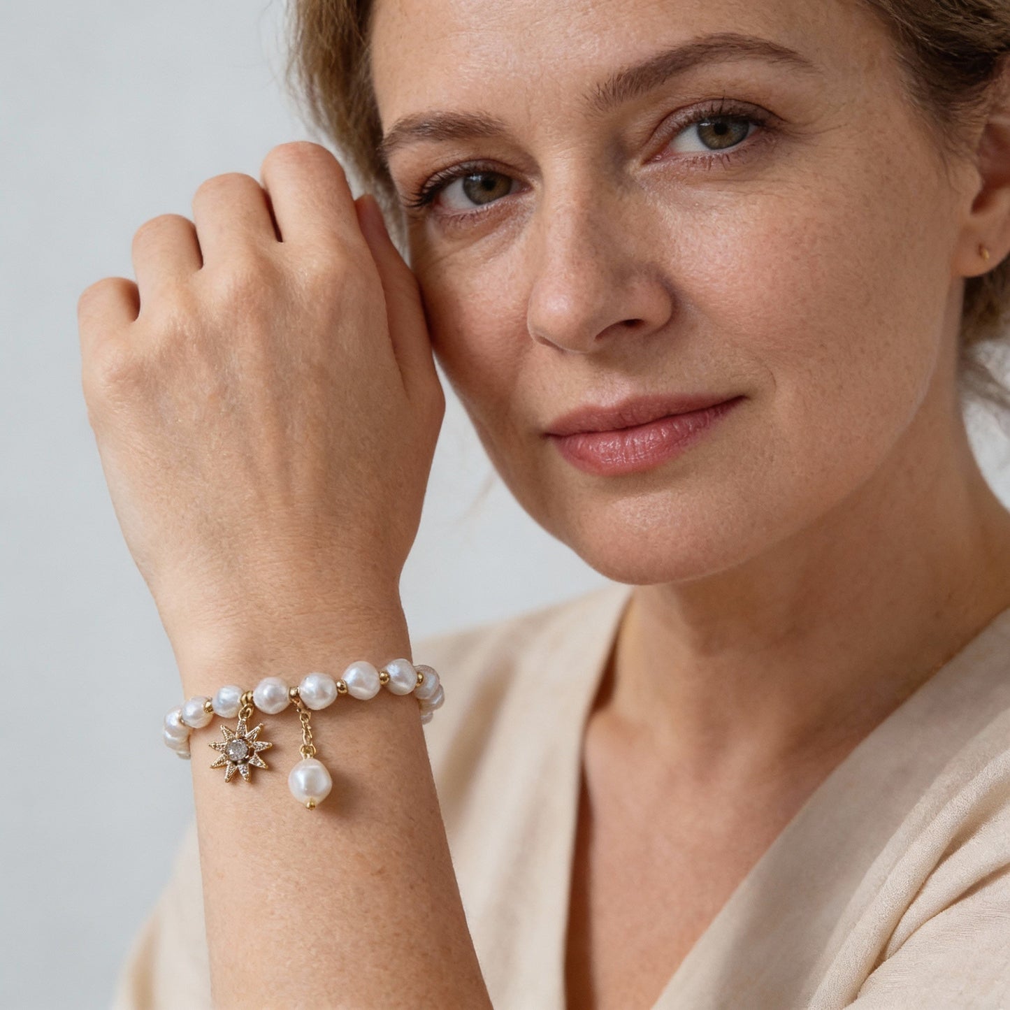 Edles Süßwasserperlen-Armband mit funkelndem Stern- und Perlenanhänger