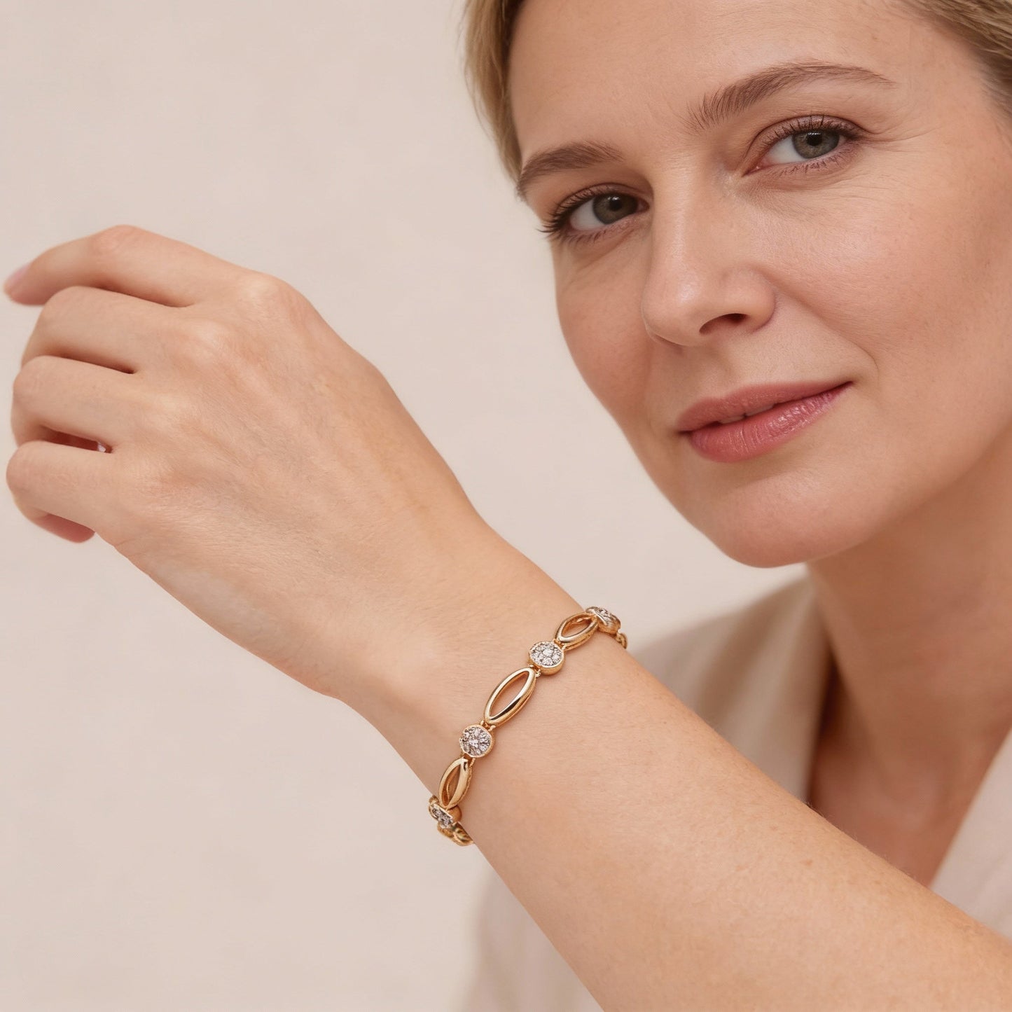 Exklusives Armband mit funkelnden Zirkonia und ovalen Gliedern