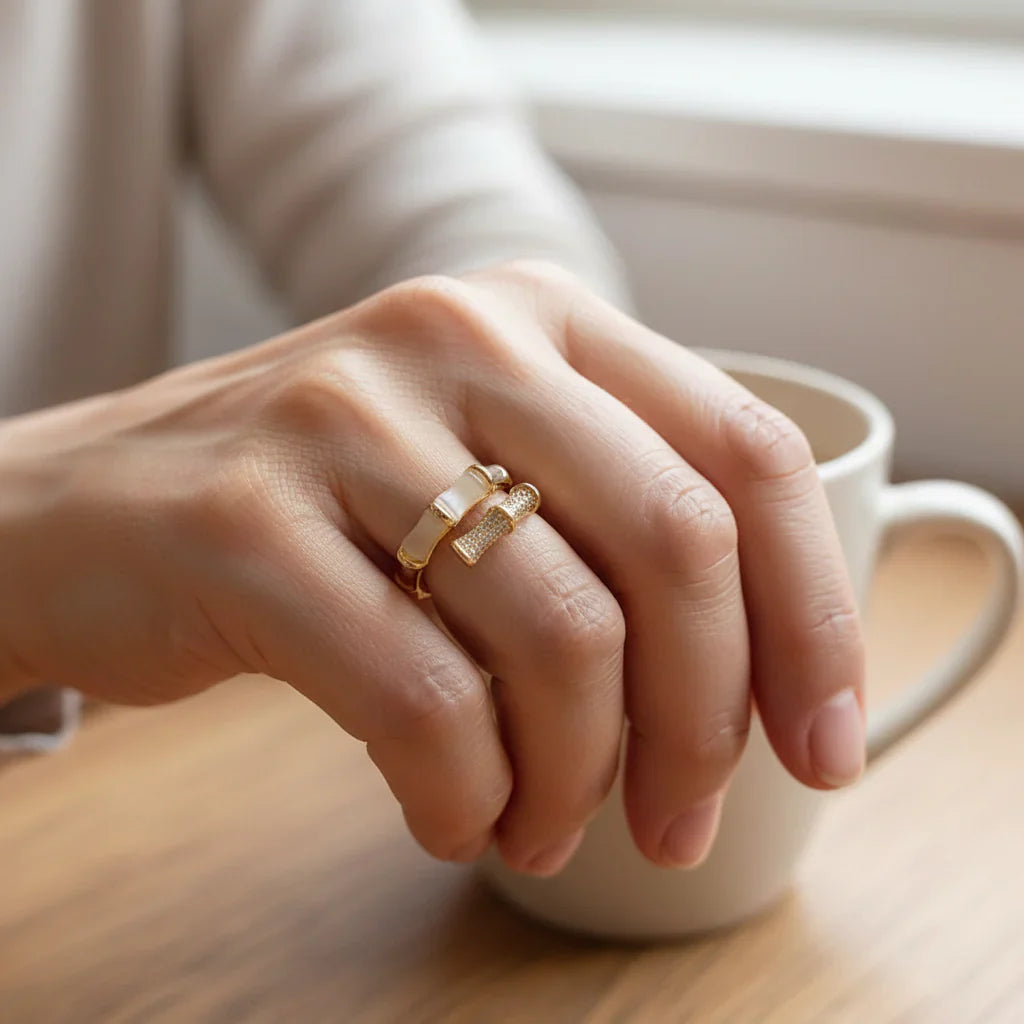 Silberfarbener Opalring im Bambus-Design
