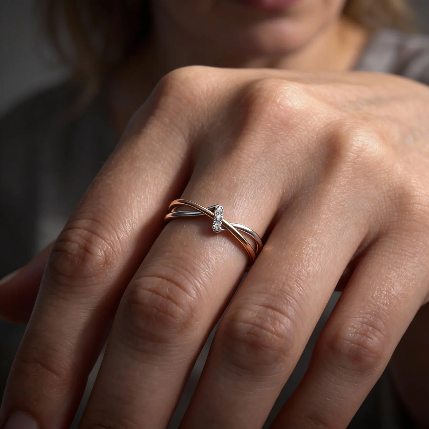 Eleganter Damen Ring aus Roségold und Silber mit Diamanten
