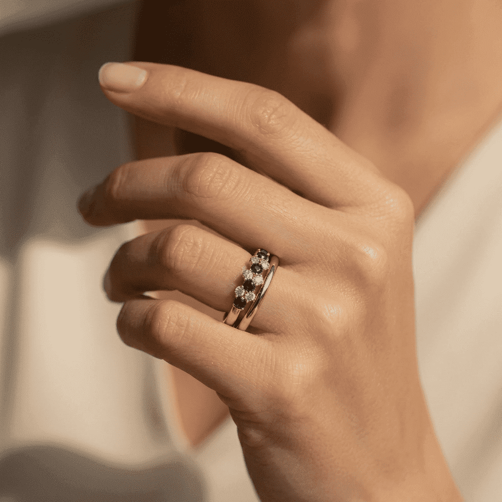 Handgefertigter Ring mit Saphir und Kristall