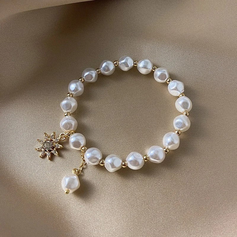 Edles Süßwasserperlen-Armband mit funkelndem Stern- und Perlenanhänger