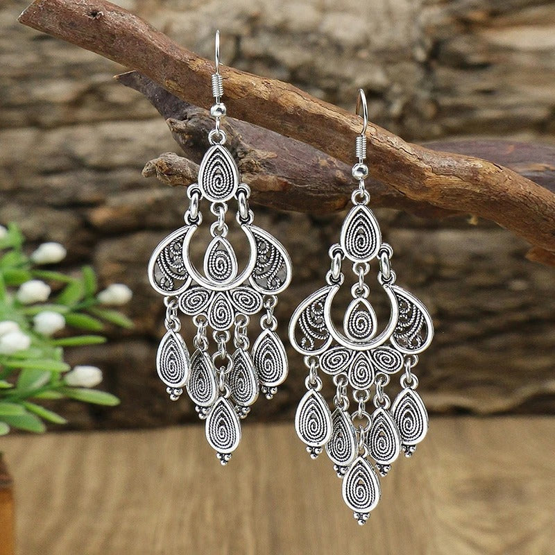 Antike Tropfenohrringe im Boho-Stil mit verschnörkelten Mustern