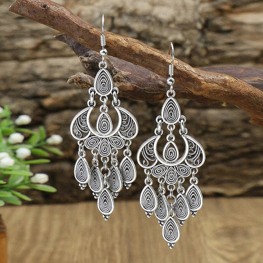 Antike Tropfenohrringe im Boho-Stil mit verschnörkelten Mustern