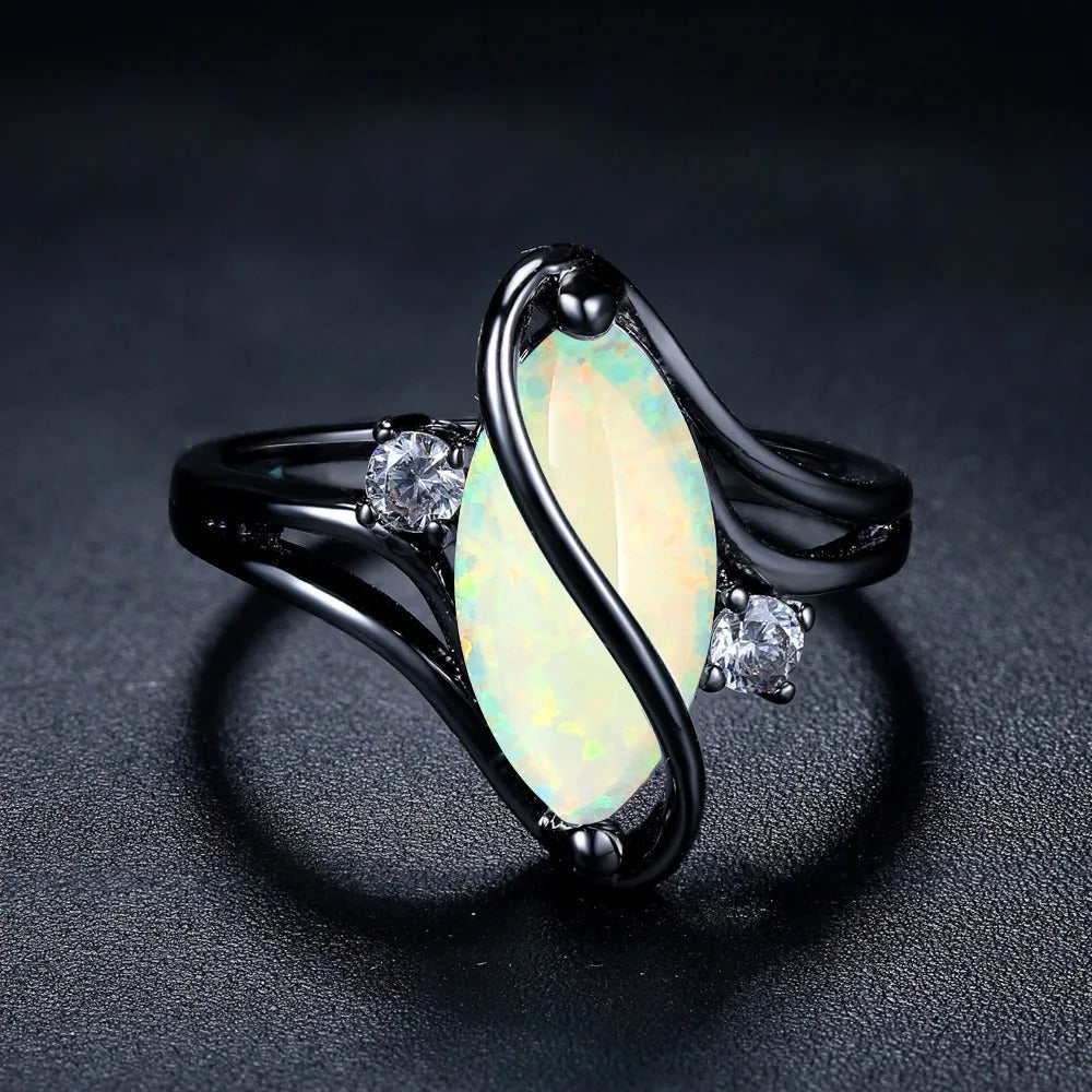 Schwarzer Vintage-Ring mit Silberopal