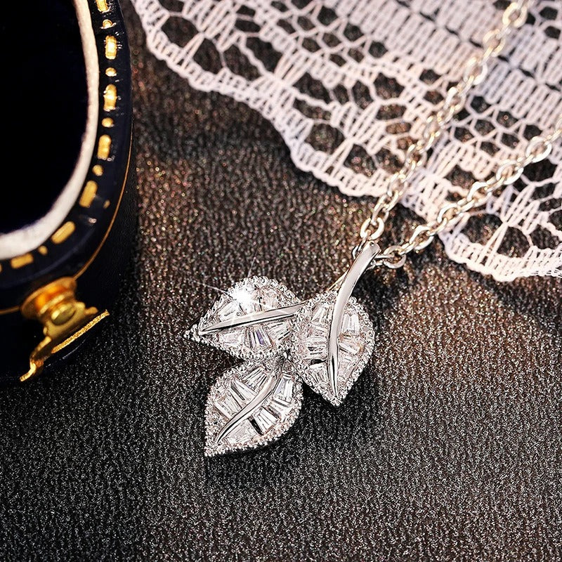Funkelnde Zirkonia Blätter Halskette mit eleganter Kette