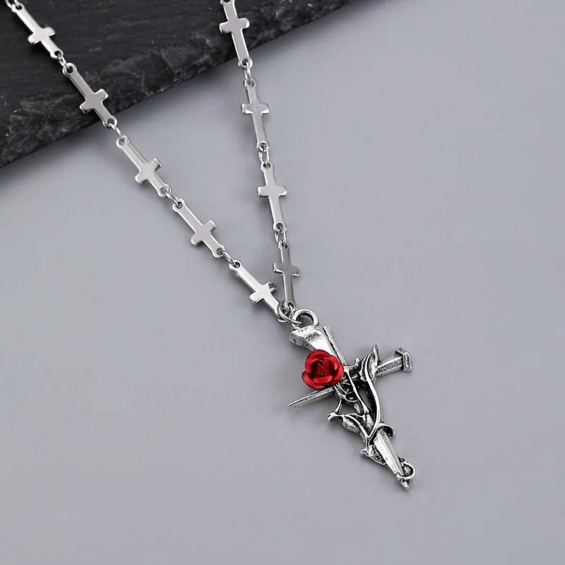 Kreuz-Halskette mit Dornen und roter Rose
