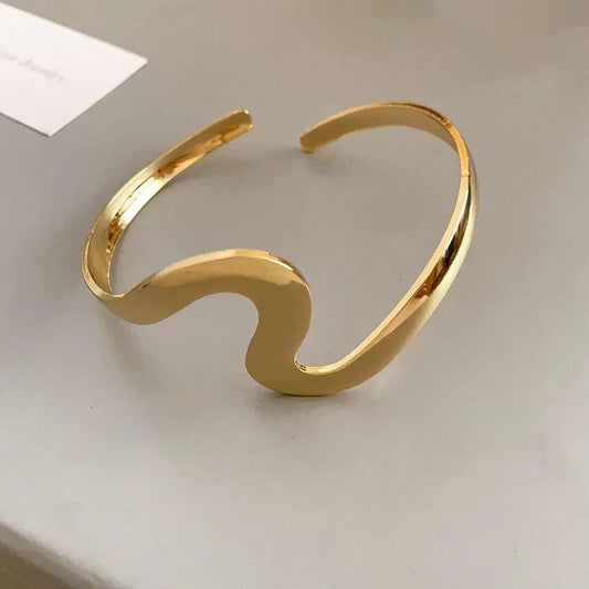 Chices Offenes Manschettenarmband mit Wellenförmigem Glänzendem Design