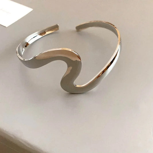 Geschwungenes Metallwellen-Armband Poliert Vintage Minimalistisch