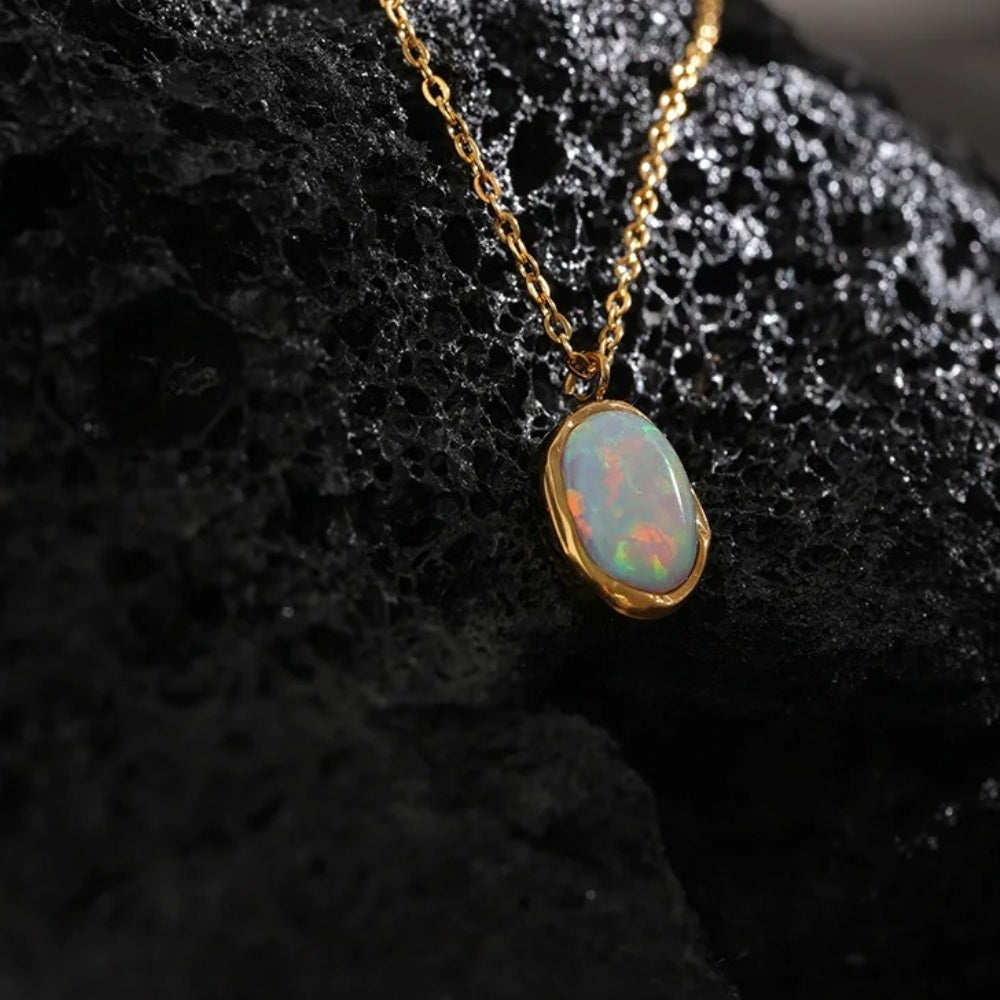 Vintage Opal Halskette mit edlem, schimmerndem Stein