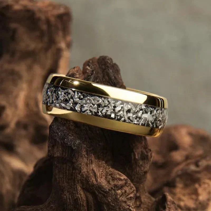 Edelstahlring mit Silberblecheinlagen und goldenen Kanten