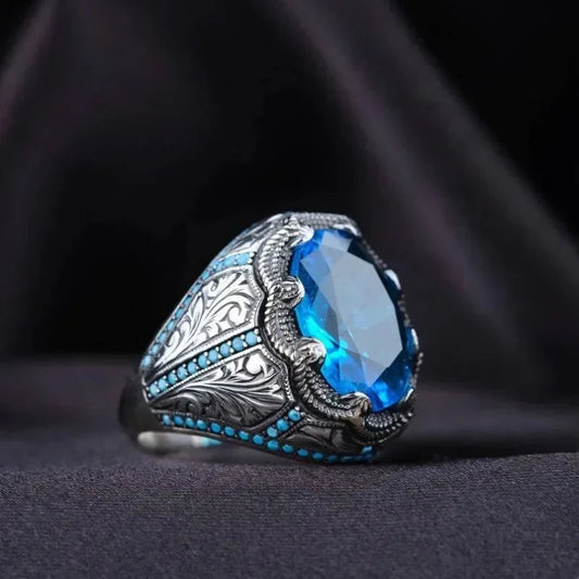 Handgefertigter Vintage-Ring mit blauem Stein