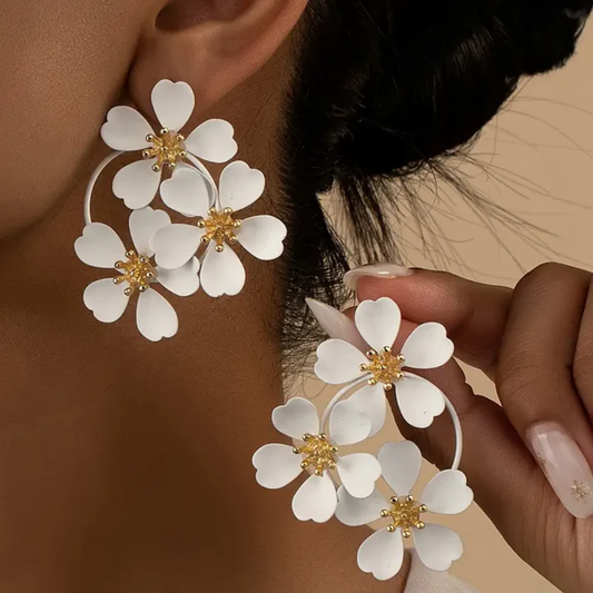 Blumen-Ohrhänger Weiß Blüten-Details filigran sommerlich elegant Statement