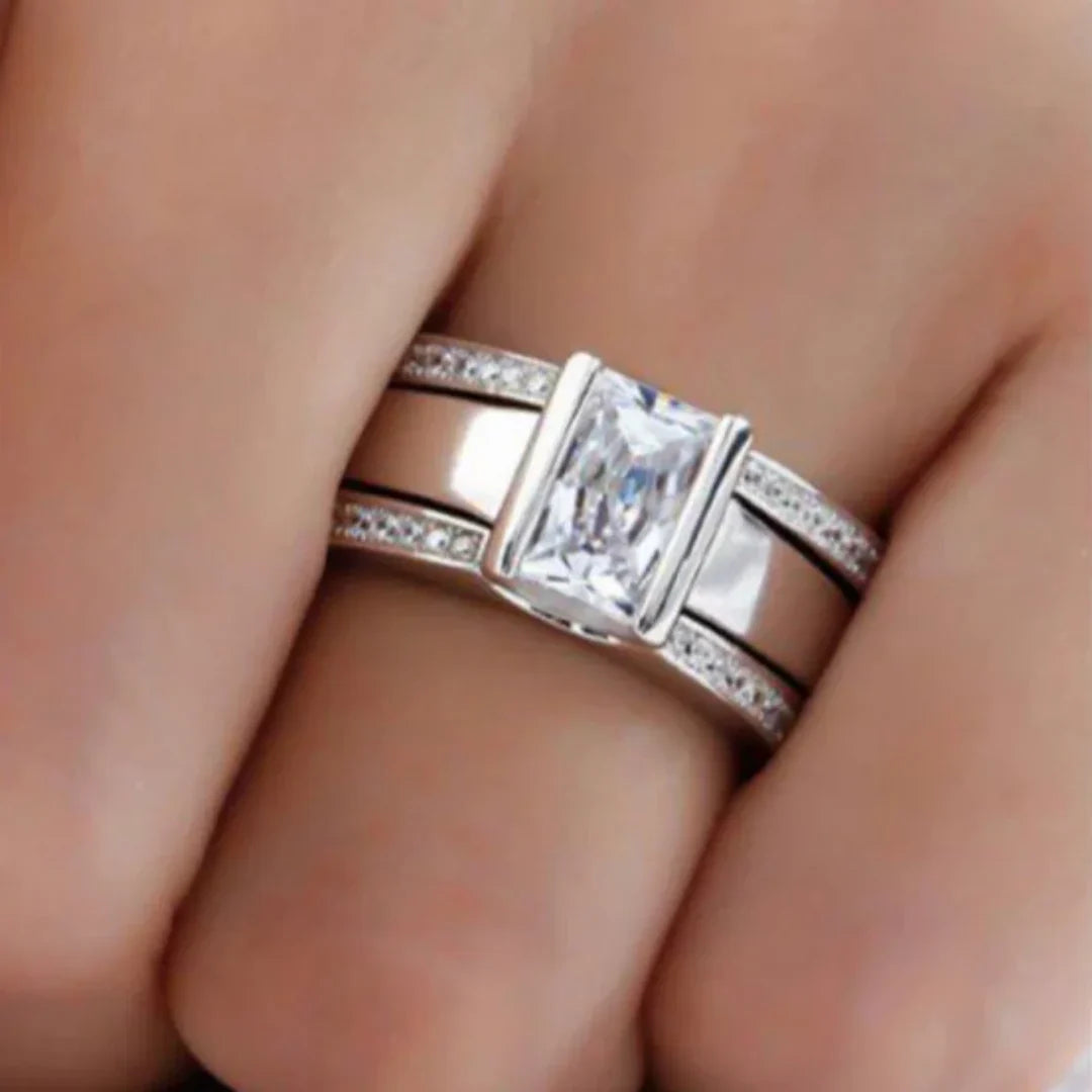 Vintage-Ring mit Kristalleinlage