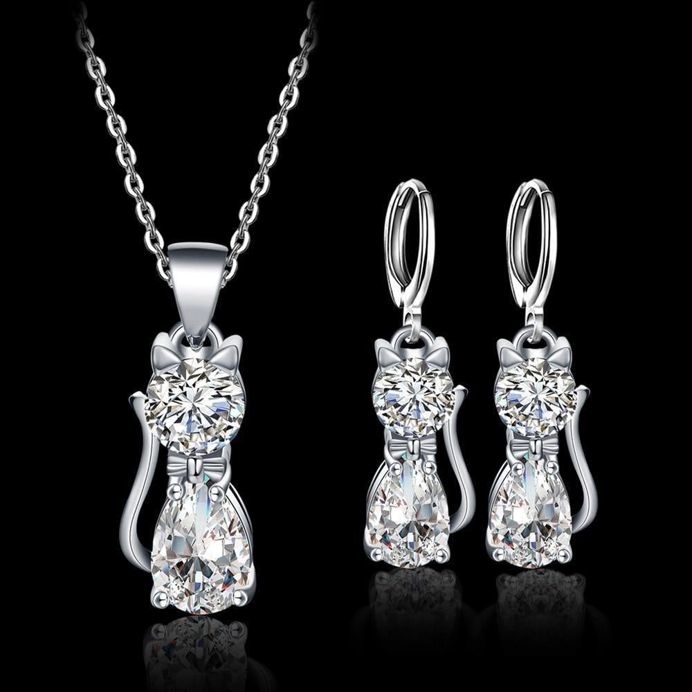Glänzendes Katzen Schmuckset mit Zirkonia Halskette und Ohrringen