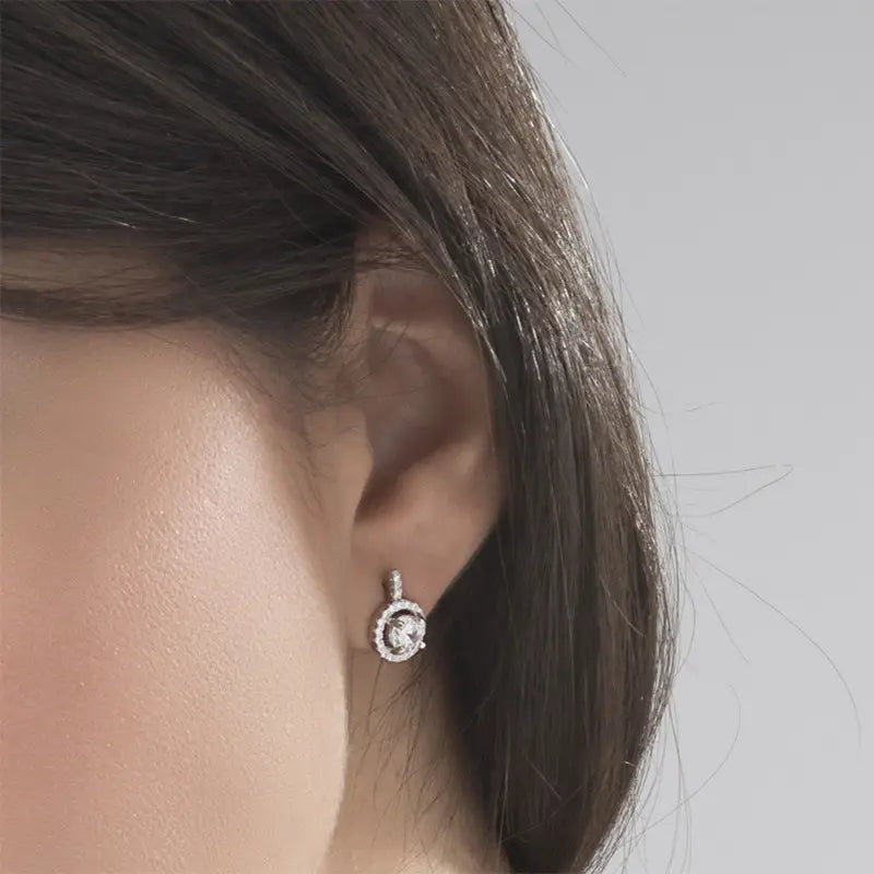 Funkelnde Zirkonia-Ohrstecker mit Halo-Design für stilvolle Frauen