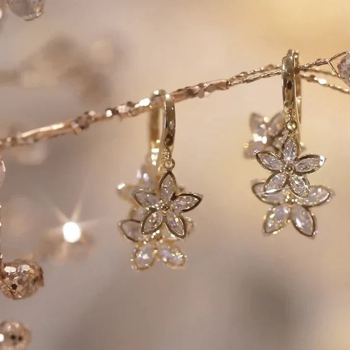 Funkelnde Zirkonia-Blüten Ohrringe für elegante und stilvolle Frauen